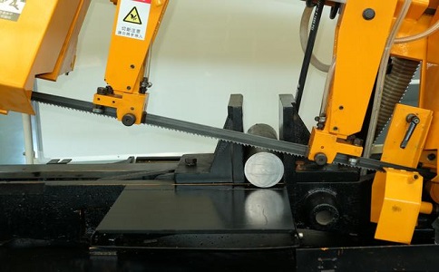 濂溪数控带锯床自动送料精度会出现偏差吗？